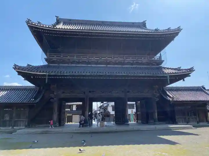 大通寺(長浜御坊)の山門・神門