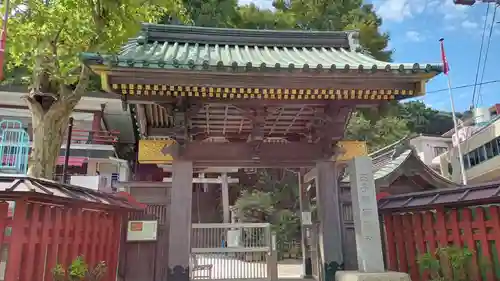 王子稲荷神社の山門