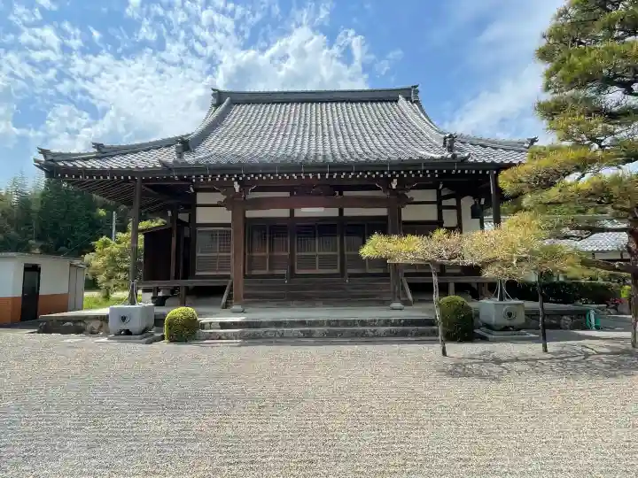 法泉寺の{uncategorized: "未分類", other: "その他", undefined: "問題あり", building: "その他建物", grave: "お墓", sacred_gate: "鳥居", guardian: "狛犬", statue: "像", buddha: "仏像", history: "歴史", nature: "自然", garden: "庭園", animal: "動物", pagoda: "塔", temizu: "手水舎", mountain_gate: "山門・神門", sanctuary: "本殿・本堂", subordinate: "末社・摂社", art: "芸術", scenery: "景色", jizo: "地蔵", ema: "絵馬", goshuin: "御朱印", omikuji: "おみくじ", items: "授与品その他", amulet: "お守り", goshuincho: "御朱印帳", eats: "食事", festival: "お祭り", votive_dance: "神楽", shichigosan: "七五三参", wedding: "結婚式", experience: "体験その他", initially: "初詣", around: "周辺", anti_infection: "感染症対策"}
