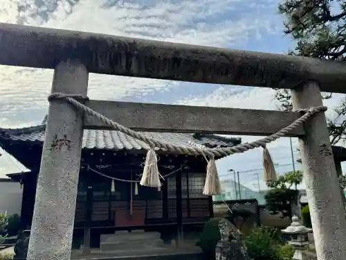 御嶽神社の{uncategorized: "未分類", other: "その他", undefined: "問題あり", building: "その他建物", grave: "お墓", sacred_gate: "鳥居", guardian: "狛犬", statue: "像", buddha: "仏像", history: "歴史", nature: "自然", garden: "庭園", animal: "動物", pagoda: "塔", temizu: "手水舎", mountain_gate: "山門・神門", sanctuary: "本殿・本堂", subordinate: "末社・摂社", art: "芸術", scenery: "景色", jizo: "地蔵", ema: "絵馬", goshuin: "御朱印", omikuji: "おみくじ", items: "授与品その他", amulet: "お守り", goshuincho: "御朱印帳", eats: "食事", festival: "お祭り", votive_dance: "神楽", shichigosan: "七五三参", wedding: "結婚式", experience: "体験その他", initially: "初詣", around: "周辺", anti_infection: "感染症対策"}