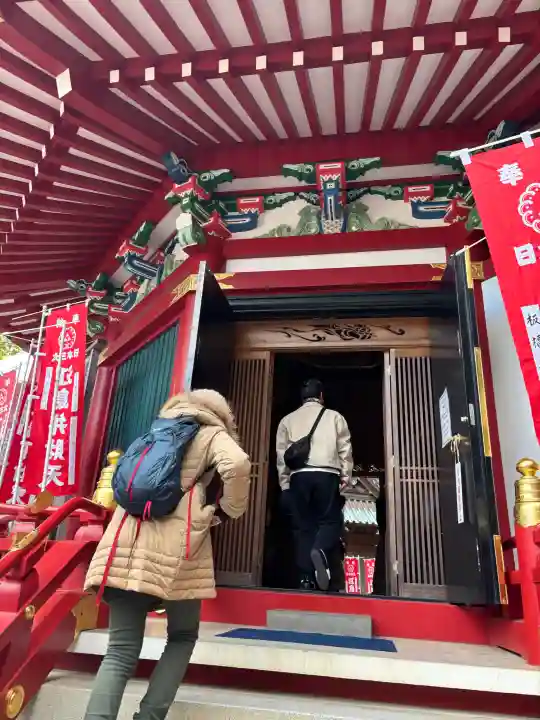 江島神社の{uncategorized: "未分類", other: "その他", undefined: "問題あり", building: "その他建物", grave: "お墓", sacred_gate: "鳥居", guardian: "狛犬", statue: "像", buddha: "仏像", history: "歴史", nature: "自然", garden: "庭園", animal: "動物", pagoda: "塔", temizu: "手水舎", mountain_gate: "山門・神門", sanctuary: "本殿・本堂", subordinate: "末社・摂社", art: "芸術", scenery: "景色", jizo: "地蔵", ema: "絵馬", goshuin: "御朱印", omikuji: "おみくじ", items: "授与品その他", amulet: "お守り", goshuincho: "御朱印帳", eats: "食事", festival: "お祭り", votive_dance: "神楽", shichigosan: "七五三参", wedding: "結婚式", experience: "体験その他", initially: "初詣", around: "周辺", anti_infection: "感染症対策"}