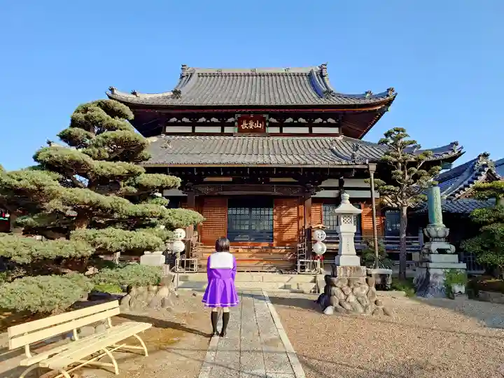 長遠寺の本殿・本堂