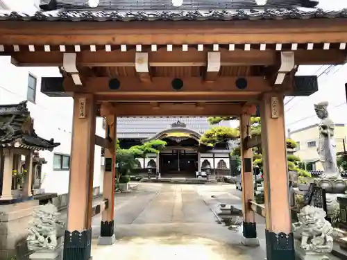 清源寺の山門