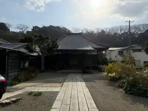 九品寺の{uncategorized: "未分類", other: "その他", undefined: "問題あり", building: "その他建物", grave: "お墓", sacred_gate: "鳥居", guardian: "狛犬", statue: "像", buddha: "仏像", history: "歴史", nature: "自然", garden: "庭園", animal: "動物", pagoda: "塔", temizu: "手水舎", mountain_gate: "山門・神門", sanctuary: "本殿・本堂", subordinate: "末社・摂社", art: "芸術", scenery: "景色", jizo: "地蔵", ema: "絵馬", goshuin: "御朱印", omikuji: "おみくじ", items: "授与品その他", amulet: "お守り", goshuincho: "御朱印帳", eats: "食事", festival: "お祭り", votive_dance: "神楽", shichigosan: "七五三参", wedding: "結婚式", experience: "体験その他", initially: "初詣", around: "周辺", anti_infection: "感染症対策"}