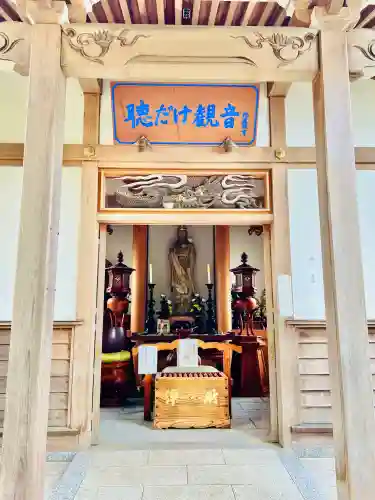 弘願寺の{uncategorized: "未分類", other: "その他", undefined: "問題あり", building: "その他建物", grave: "お墓", sacred_gate: "鳥居", guardian: "狛犬", statue: "像", buddha: "仏像", history: "歴史", nature: "自然", garden: "庭園", animal: "動物", pagoda: "塔", temizu: "手水舎", mountain_gate: "山門・神門", sanctuary: "本殿・本堂", subordinate: "末社・摂社", art: "芸術", scenery: "景色", jizo: "地蔵", ema: "絵馬", goshuin: "御朱印", omikuji: "おみくじ", items: "授与品その他", amulet: "お守り", goshuincho: "御朱印帳", eats: "食事", festival: "お祭り", votive_dance: "神楽", shichigosan: "七五三参", wedding: "結婚式", experience: "体験その他", initially: "初詣", around: "周辺", anti_infection: "感染症対策"}