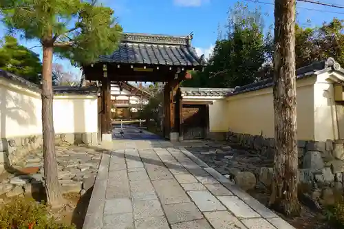 松巌寺の山門