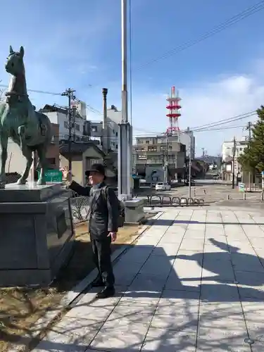 高岡関野神社の像