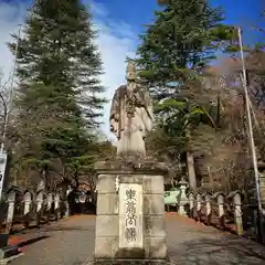 南湖神社の像