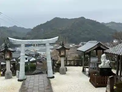 陶山神社の{uncategorized: "未分類", other: "その他", undefined: "問題あり", building: "その他建物", grave: "お墓", sacred_gate: "鳥居", guardian: "狛犬", statue: "像", buddha: "仏像", history: "歴史", nature: "自然", garden: "庭園", animal: "動物", pagoda: "塔", temizu: "手水舎", mountain_gate: "山門・神門", sanctuary: "本殿・本堂", subordinate: "末社・摂社", art: "芸術", scenery: "景色", jizo: "地蔵", ema: "絵馬", goshuin: "御朱印", omikuji: "おみくじ", items: "授与品その他", amulet: "お守り", goshuincho: "御朱印帳", eats: "食事", festival: "お祭り", votive_dance: "神楽", shichigosan: "七五三参", wedding: "結婚式", experience: "体験その他", initially: "初詣", around: "周辺", anti_infection: "感染症対策"}