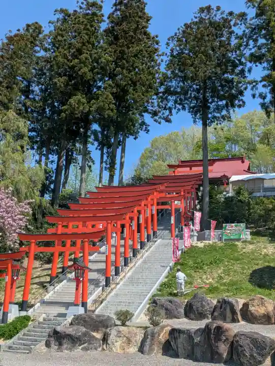 高屋敷稲荷神社の{uncategorized: "未分類", other: "その他", undefined: "問題あり", building: "その他建物", grave: "お墓", sacred_gate: "鳥居", guardian: "狛犬", statue: "像", buddha: "仏像", history: "歴史", nature: "自然", garden: "庭園", animal: "動物", pagoda: "塔", temizu: "手水舎", mountain_gate: "山門・神門", sanctuary: "本殿・本堂", subordinate: "末社・摂社", art: "芸術", scenery: "景色", jizo: "地蔵", ema: "絵馬", goshuin: "御朱印", omikuji: "おみくじ", items: "授与品その他", amulet: "お守り", goshuincho: "御朱印帳", eats: "食事", festival: "お祭り", votive_dance: "神楽", shichigosan: "七五三参", wedding: "結婚式", experience: "体験その他", initially: "初詣", around: "周辺", anti_infection: "感染症対策"}