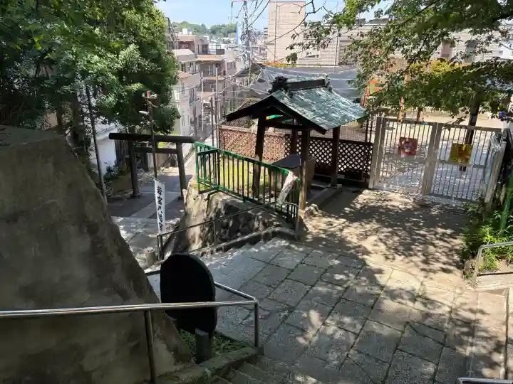 若宮八幡宮の{uncategorized: "未分類", other: "その他", undefined: "問題あり", building: "その他建物", grave: "お墓", sacred_gate: "鳥居", guardian: "狛犬", statue: "像", buddha: "仏像", history: "歴史", nature: "自然", garden: "庭園", animal: "動物", pagoda: "塔", temizu: "手水舎", mountain_gate: "山門・神門", sanctuary: "本殿・本堂", subordinate: "末社・摂社", art: "芸術", scenery: "景色", jizo: "地蔵", ema: "絵馬", goshuin: "御朱印", omikuji: "おみくじ", items: "授与品その他", amulet: "お守り", goshuincho: "御朱印帳", eats: "食事", festival: "お祭り", votive_dance: "神楽", shichigosan: "七五三参", wedding: "結婚式", experience: "体験その他", initially: "初詣", around: "周辺", anti_infection: "感染症対策"}