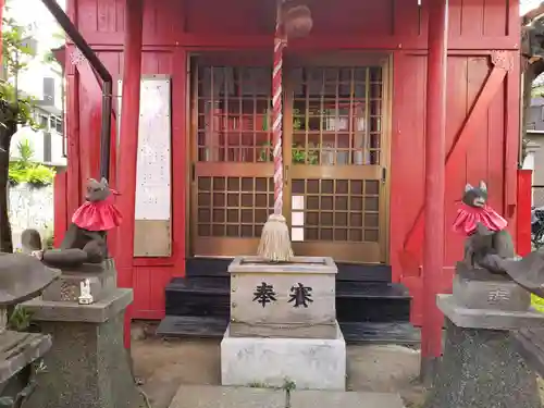 初台出世稲荷大明神の本殿・本堂