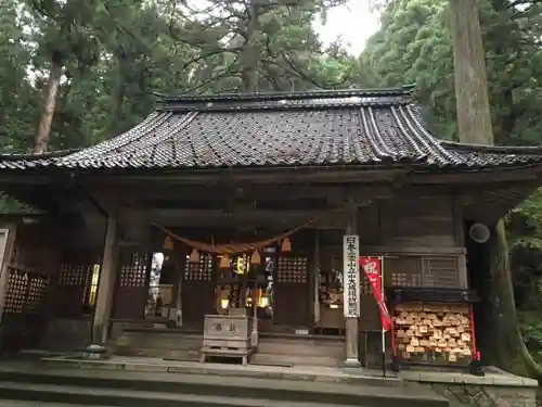 雄山神社中宮祈願殿の建物その他