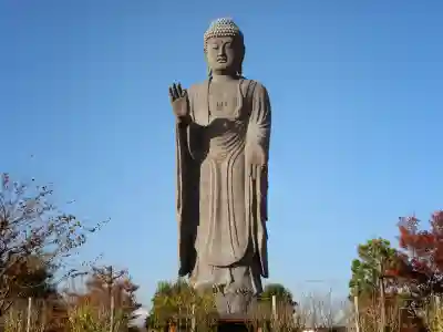 東本願寺本廟 牛久浄苑（牛久大仏）の{uncategorized: "未分類", other: "その他", undefined: "問題あり", building: "その他建物", grave: "お墓", sacred_gate: "鳥居", guardian: "狛犬", statue: "像", buddha: "仏像", history: "歴史", nature: "自然", garden: "庭園", animal: "動物", pagoda: "塔", temizu: "手水舎", mountain_gate: "山門・神門", sanctuary: "本殿・本堂", subordinate: "末社・摂社", art: "芸術", scenery: "景色", jizo: "地蔵", ema: "絵馬", goshuin: "御朱印", omikuji: "おみくじ", items: "授与品その他", amulet: "お守り", goshuincho: "御朱印帳", eats: "食事", festival: "お祭り", votive_dance: "神楽", shichigosan: "七五三参", wedding: "結婚式", experience: "体験その他", initially: "初詣", around: "周辺", anti_infection: "感染症対策"}
