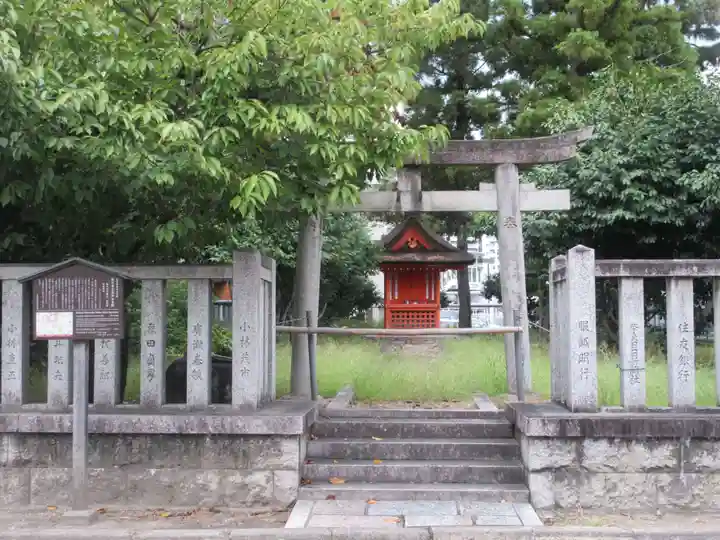 西大寺石落神社本殿の鳥居