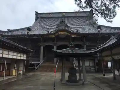 誕生寺の本殿・本堂