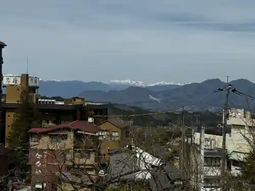 伊香保神社の{uncategorized: "未分類", other: "その他", undefined: "問題あり", building: "その他建物", grave: "お墓", sacred_gate: "鳥居", guardian: "狛犬", statue: "像", buddha: "仏像", history: "歴史", nature: "自然", garden: "庭園", animal: "動物", pagoda: "塔", temizu: "手水舎", mountain_gate: "山門・神門", sanctuary: "本殿・本堂", subordinate: "末社・摂社", art: "芸術", scenery: "景色", jizo: "地蔵", ema: "絵馬", goshuin: "御朱印", omikuji: "おみくじ", items: "授与品その他", amulet: "お守り", goshuincho: "御朱印帳", eats: "食事", festival: "お祭り", votive_dance: "神楽", shichigosan: "七五三参", wedding: "結婚式", experience: "体験その他", initially: "初詣", around: "周辺", anti_infection: "感染症対策"}