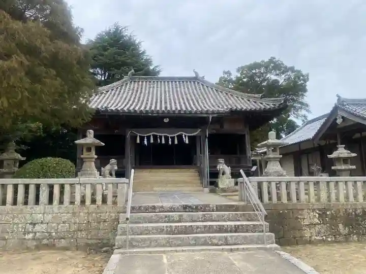 湊口神社の{uncategorized: "未分類", other: "その他", undefined: "問題あり", building: "その他建物", grave: "お墓", sacred_gate: "鳥居", guardian: "狛犬", statue: "像", buddha: "仏像", history: "歴史", nature: "自然", garden: "庭園", animal: "動物", pagoda: "塔", temizu: "手水舎", mountain_gate: "山門・神門", sanctuary: "本殿・本堂", subordinate: "末社・摂社", art: "芸術", scenery: "景色", jizo: "地蔵", ema: "絵馬", goshuin: "御朱印", omikuji: "おみくじ", items: "授与品その他", amulet: "お守り", goshuincho: "御朱印帳", eats: "食事", festival: "お祭り", votive_dance: "神楽", shichigosan: "七五三参", wedding: "結婚式", experience: "体験その他", initially: "初詣", around: "周辺", anti_infection: "感染症対策"}