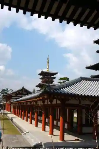 薬師寺の本殿・本堂