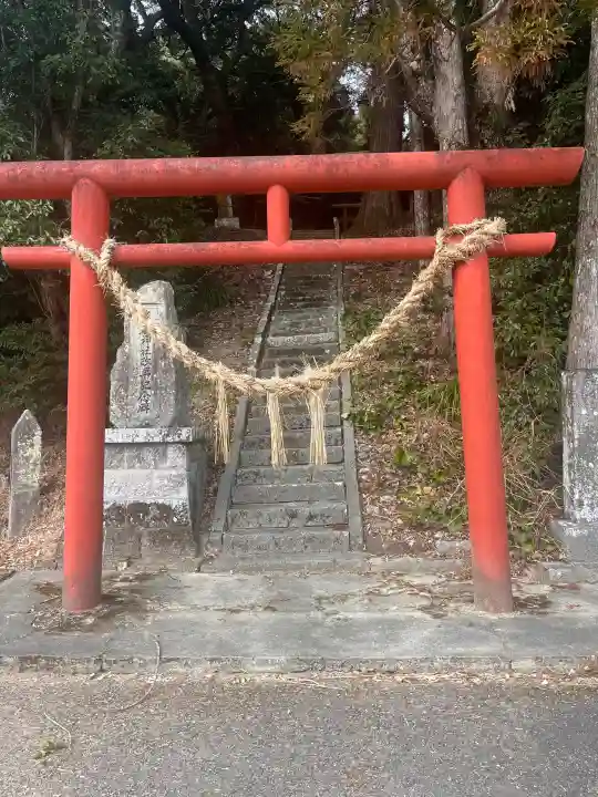 炎尾神社の{uncategorized: "未分類", other: "その他", undefined: "問題あり", building: "その他建物", grave: "お墓", sacred_gate: "鳥居", guardian: "狛犬", statue: "像", buddha: "仏像", history: "歴史", nature: "自然", garden: "庭園", animal: "動物", pagoda: "塔", temizu: "手水舎", mountain_gate: "山門・神門", sanctuary: "本殿・本堂", subordinate: "末社・摂社", art: "芸術", scenery: "景色", jizo: "地蔵", ema: "絵馬", goshuin: "御朱印", omikuji: "おみくじ", items: "授与品その他", amulet: "お守り", goshuincho: "御朱印帳", eats: "食事", festival: "お祭り", votive_dance: "神楽", shichigosan: "七五三参", wedding: "結婚式", experience: "体験その他", initially: "初詣", around: "周辺", anti_infection: "感染症対策"}