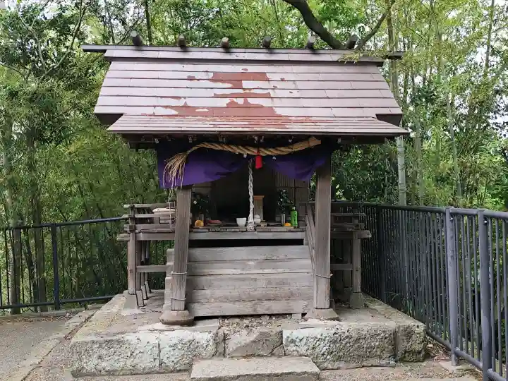 神明社の{uncategorized: "未分類", other: "その他", undefined: "問題あり", building: "その他建物", grave: "お墓", sacred_gate: "鳥居", guardian: "狛犬", statue: "像", buddha: "仏像", history: "歴史", nature: "自然", garden: "庭園", animal: "動物", pagoda: "塔", temizu: "手水舎", mountain_gate: "山門・神門", sanctuary: "本殿・本堂", subordinate: "末社・摂社", art: "芸術", scenery: "景色", jizo: "地蔵", ema: "絵馬", goshuin: "御朱印", omikuji: "おみくじ", items: "授与品その他", amulet: "お守り", goshuincho: "御朱印帳", eats: "食事", festival: "お祭り", votive_dance: "神楽", shichigosan: "七五三参", wedding: "結婚式", experience: "体験その他", initially: "初詣", around: "周辺", anti_infection: "感染症対策"}