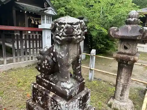 大鳥美波比神社（大鳥大社境内摂社）の狛犬