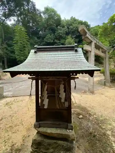 真止戸山神社の末社