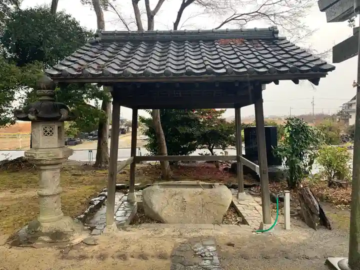 八幡社(西)の手水舎