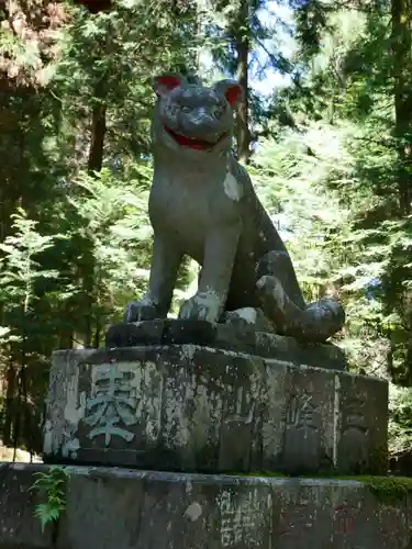 三峯神社の狛犬