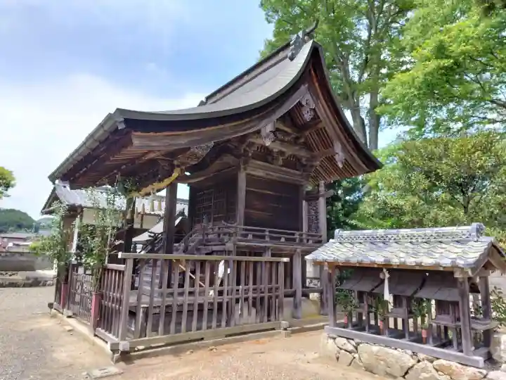 月讀神社の{uncategorized: "未分類", other: "その他", undefined: "問題あり", building: "その他建物", grave: "お墓", sacred_gate: "鳥居", guardian: "狛犬", statue: "像", buddha: "仏像", history: "歴史", nature: "自然", garden: "庭園", animal: "動物", pagoda: "塔", temizu: "手水舎", mountain_gate: "山門・神門", sanctuary: "本殿・本堂", subordinate: "末社・摂社", art: "芸術", scenery: "景色", jizo: "地蔵", ema: "絵馬", goshuin: "御朱印", omikuji: "おみくじ", items: "授与品その他", amulet: "お守り", goshuincho: "御朱印帳", eats: "食事", festival: "お祭り", votive_dance: "神楽", shichigosan: "七五三参", wedding: "結婚式", experience: "体験その他", initially: "初詣", around: "周辺", anti_infection: "感染症対策"}