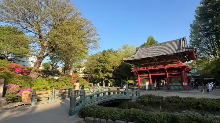 根津神社の{uncategorized: "未分類", other: "その他", undefined: "問題あり", building: "その他建物", grave: "お墓", sacred_gate: "鳥居", guardian: "狛犬", statue: "像", buddha: "仏像", history: "歴史", nature: "自然", garden: "庭園", animal: "動物", pagoda: "塔", temizu: "手水舎", mountain_gate: "山門・神門", sanctuary: "本殿・本堂", subordinate: "末社・摂社", art: "芸術", scenery: "景色", jizo: "地蔵", ema: "絵馬", goshuin: "御朱印", omikuji: "おみくじ", items: "授与品その他", amulet: "お守り", goshuincho: "御朱印帳", eats: "食事", festival: "お祭り", votive_dance: "神楽", shichigosan: "七五三参", wedding: "結婚式", experience: "体験その他", initially: "初詣", around: "周辺", anti_infection: "感染症対策"}