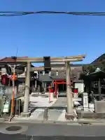 鴎稲荷神社の{uncategorized: "未分類", other: "その他", undefined: "問題あり", building: "その他建物", grave: "お墓", sacred_gate: "鳥居", guardian: "狛犬", statue: "像", buddha: "仏像", history: "歴史", nature: "自然", garden: "庭園", animal: "動物", pagoda: "塔", temizu: "手水舎", mountain_gate: "山門・神門", sanctuary: "本殿・本堂", subordinate: "末社・摂社", art: "芸術", scenery: "景色", jizo: "地蔵", ema: "絵馬", goshuin: "御朱印", omikuji: "おみくじ", items: "授与品その他", amulet: "お守り", goshuincho: "御朱印帳", eats: "食事", festival: "お祭り", votive_dance: "神楽", shichigosan: "七五三参", wedding: "結婚式", experience: "体験その他", initially: "初詣", around: "周辺", anti_infection: "感染症対策"}