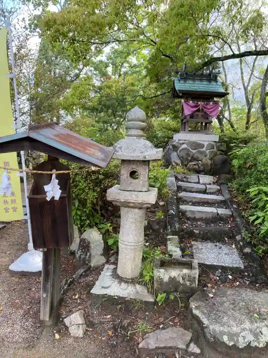 玉井宮東照宮の{uncategorized: "未分類", other: "その他", undefined: "問題あり", building: "その他建物", grave: "お墓", sacred_gate: "鳥居", guardian: "狛犬", statue: "像", buddha: "仏像", history: "歴史", nature: "自然", garden: "庭園", animal: "動物", pagoda: "塔", temizu: "手水舎", mountain_gate: "山門・神門", sanctuary: "本殿・本堂", subordinate: "末社・摂社", art: "芸術", scenery: "景色", jizo: "地蔵", ema: "絵馬", goshuin: "御朱印", omikuji: "おみくじ", items: "授与品その他", amulet: "お守り", goshuincho: "御朱印帳", eats: "食事", festival: "お祭り", votive_dance: "神楽", shichigosan: "七五三参", wedding: "結婚式", experience: "体験その他", initially: "初詣", around: "周辺", anti_infection: "感染症対策"}
