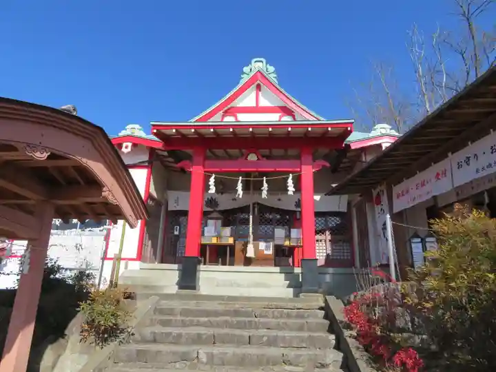 差出磯大嶽山神社 仕事と健康と厄よけの神さまの本殿・本堂