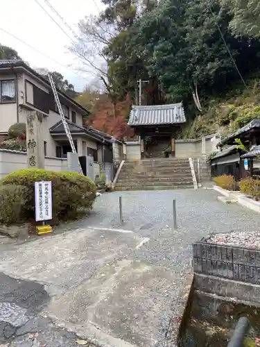 神應寺の山門・神門