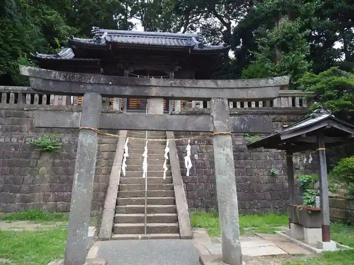 御霊神社(葉山・長柄)の鳥居