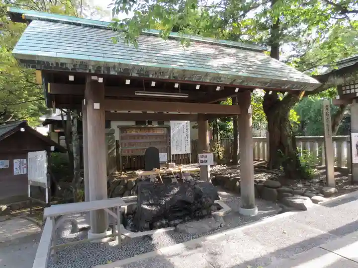伊勢山皇大神宮の手水舎