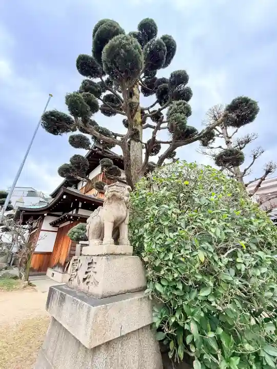 みなと八幡神社の{uncategorized: "未分類", other: "その他", undefined: "問題あり", building: "その他建物", grave: "お墓", sacred_gate: "鳥居", guardian: "狛犬", statue: "像", buddha: "仏像", history: "歴史", nature: "自然", garden: "庭園", animal: "動物", pagoda: "塔", temizu: "手水舎", mountain_gate: "山門・神門", sanctuary: "本殿・本堂", subordinate: "末社・摂社", art: "芸術", scenery: "景色", jizo: "地蔵", ema: "絵馬", goshuin: "御朱印", omikuji: "おみくじ", items: "授与品その他", amulet: "お守り", goshuincho: "御朱印帳", eats: "食事", festival: "お祭り", votive_dance: "神楽", shichigosan: "七五三参", wedding: "結婚式", experience: "体験その他", initially: "初詣", around: "周辺", anti_infection: "感染症対策"}