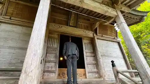 龍ヶ窪神社の本殿