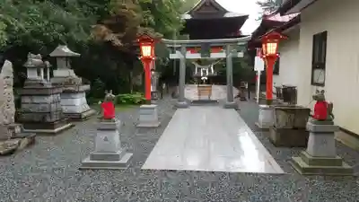 高屋敷稲荷神社の末社・摂社