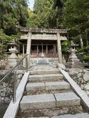 高天彦神社の{uncategorized: "未分類", other: "その他", undefined: "問題あり", building: "その他建物", grave: "お墓", sacred_gate: "鳥居", guardian: "狛犬", statue: "像", buddha: "仏像", history: "歴史", nature: "自然", garden: "庭園", animal: "動物", pagoda: "塔", temizu: "手水舎", mountain_gate: "山門・神門", sanctuary: "本殿・本堂", subordinate: "末社・摂社", art: "芸術", scenery: "景色", jizo: "地蔵", ema: "絵馬", goshuin: "御朱印", omikuji: "おみくじ", items: "授与品その他", amulet: "お守り", goshuincho: "御朱印帳", eats: "食事", festival: "お祭り", votive_dance: "神楽", shichigosan: "七五三参", wedding: "結婚式", experience: "体験その他", initially: "初詣", around: "周辺", anti_infection: "感染症対策"}