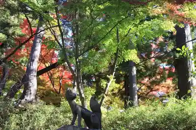 東館稲荷神社の狛犬