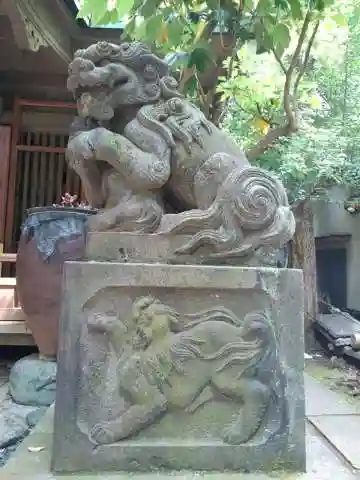 稲荷鬼王神社の狛犬