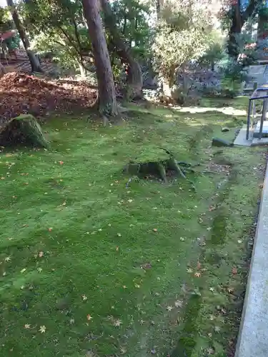 旦飯野神社の庭園