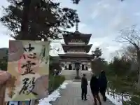 善光寺忠霊殿 善光寺資料館の{uncategorized: "未分類", other: "その他", undefined: "問題あり", building: "その他建物", grave: "お墓", sacred_gate: "鳥居", guardian: "狛犬", statue: "像", buddha: "仏像", history: "歴史", nature: "自然", garden: "庭園", animal: "動物", pagoda: "塔", temizu: "手水舎", mountain_gate: "山門・神門", sanctuary: "本殿・本堂", subordinate: "末社・摂社", art: "芸術", scenery: "景色", jizo: "地蔵", ema: "絵馬", goshuin: "御朱印", omikuji: "おみくじ", items: "授与品その他", amulet: "お守り", goshuincho: "御朱印帳", eats: "食事", festival: "お祭り", votive_dance: "神楽", shichigosan: "七五三参", wedding: "結婚式", experience: "体験その他", initially: "初詣", around: "周辺", anti_infection: "感染症対策"}