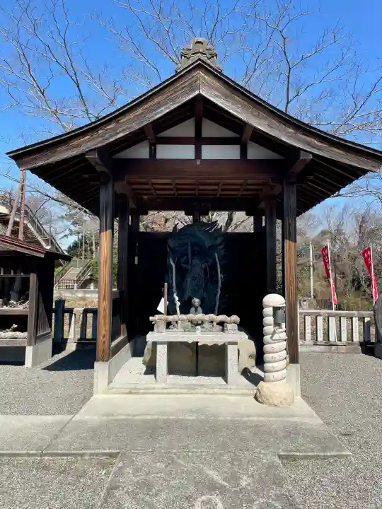 はね瀧道了尊の{uncategorized: "未分類", other: "その他", undefined: "問題あり", building: "その他建物", grave: "お墓", sacred_gate: "鳥居", guardian: "狛犬", statue: "像", buddha: "仏像", history: "歴史", nature: "自然", garden: "庭園", animal: "動物", pagoda: "塔", temizu: "手水舎", mountain_gate: "山門・神門", sanctuary: "本殿・本堂", subordinate: "末社・摂社", art: "芸術", scenery: "景色", jizo: "地蔵", ema: "絵馬", goshuin: "御朱印", omikuji: "おみくじ", items: "授与品その他", amulet: "お守り", goshuincho: "御朱印帳", eats: "食事", festival: "お祭り", votive_dance: "神楽", shichigosan: "七五三参", wedding: "結婚式", experience: "体験その他", initially: "初詣", around: "周辺", anti_infection: "感染症対策"}