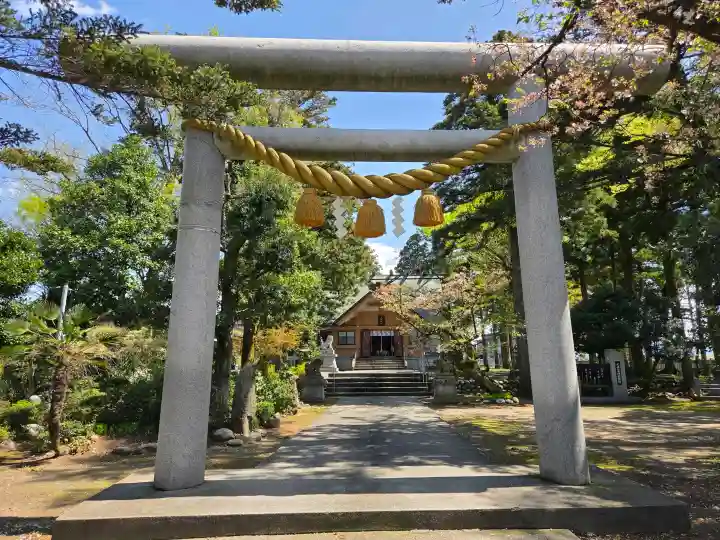 鵜坂神社の{uncategorized: "未分類", other: "その他", undefined: "問題あり", building: "その他建物", grave: "お墓", sacred_gate: "鳥居", guardian: "狛犬", statue: "像", buddha: "仏像", history: "歴史", nature: "自然", garden: "庭園", animal: "動物", pagoda: "塔", temizu: "手水舎", mountain_gate: "山門・神門", sanctuary: "本殿・本堂", subordinate: "末社・摂社", art: "芸術", scenery: "景色", jizo: "地蔵", ema: "絵馬", goshuin: "御朱印", omikuji: "おみくじ", items: "授与品その他", amulet: "お守り", goshuincho: "御朱印帳", eats: "食事", festival: "お祭り", votive_dance: "神楽", shichigosan: "七五三参", wedding: "結婚式", experience: "体験その他", initially: "初詣", around: "周辺", anti_infection: "感染症対策"}