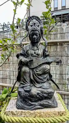 駒込妙義神社の像