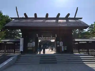 札幌護國神社の山門・神門
