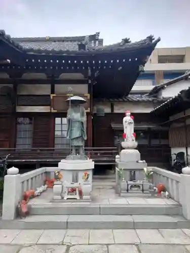 観音寺の{uncategorized: "未分類", other: "その他", undefined: "問題あり", building: "その他建物", grave: "お墓", sacred_gate: "鳥居", guardian: "狛犬", statue: "像", buddha: "仏像", history: "歴史", nature: "自然", garden: "庭園", animal: "動物", pagoda: "塔", temizu: "手水舎", mountain_gate: "山門・神門", sanctuary: "本殿・本堂", subordinate: "末社・摂社", art: "芸術", scenery: "景色", jizo: "地蔵", ema: "絵馬", goshuin: "御朱印", omikuji: "おみくじ", items: "授与品その他", amulet: "お守り", goshuincho: "御朱印帳", eats: "食事", festival: "お祭り", votive_dance: "神楽", shichigosan: "七五三参", wedding: "結婚式", experience: "体験その他", initially: "初詣", around: "周辺", anti_infection: "感染症対策"}